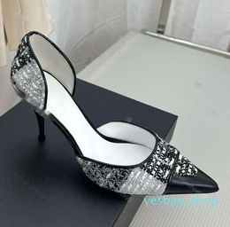 Scarpe eleganti da donna con tacco Scarpe da carriera Scarpe da lavoro classiche con fibbia con lettera Cava 7 cm Scarpe da sera da sposa a punta in pelle con tacco alto sexy