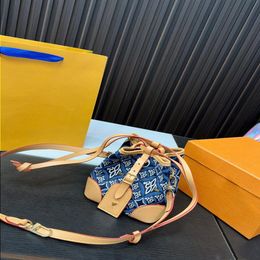 Top Luxury Handbag Designer Bucket Bag Women's Handbag Crossbody Bag Shoulder Bag Makeup Bag Purse 14cm Euudw