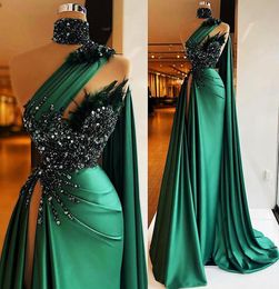 2023 Sexy Dark Green Prom Dresses With Feather High Neck One Shoulder Crystal Sequins Beads High Side Split Floor Length Sheath Pa4371029