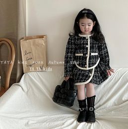 Lady style children woolen clothes sets girls pearls buckle long sleeve outwear pleated skirt 2pcs kids princess outfits Z3835