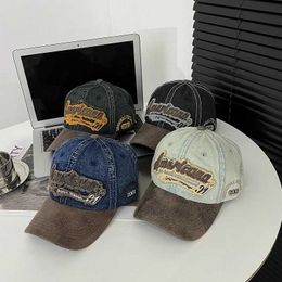 Ball Caps Street Fashion Retro Mens Baseball Hat and Womens Letter Torn Sun Hat Womens Travel Shadow J240325