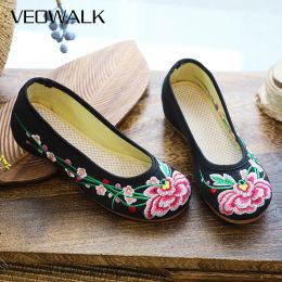 Flats Veowalk New Spring Handmade Women Plum Embroidered Ballet Flats Chinese Vintage Cotton Casual SlipOn Flat Shoes For Woman