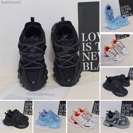 Factory direct sale Triple S Casual Shoes Mens Womens Oversized Athletic Luxury Fashion Outdoor