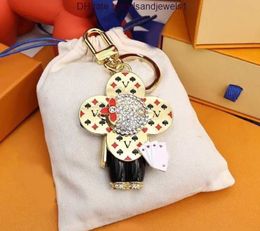 Keychains Lanyards Design bag charms luxury designer couples key chain New Sunflower Key ring Pendant Cute Panda holder Fashion accessories for women men04 ZBMY