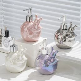 Dispensers European Ceramic Rabbit Lotion Bottle Delicate Makeup Remover Shampoo Collection Bottle Bear Soap Dish Bathroom Accessories New