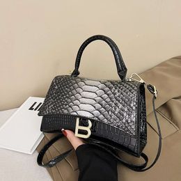 Shoulder Bag Designers Sell Unisex Bags From Popular Brands Handheld Bag New Simple Letter Womens Trendy