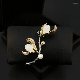 Brooches High-End Magnolia Flower Brooch Women Luxury Elegant Pin Suit Coat Neckline Ornament Gift Clothes Accessories Pearl Jewelry 5507