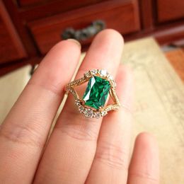 Goddess's Sigh Imitation Natural Zambian Emerald 4 Carat Princess Square Green Diamond Living Women's Ring