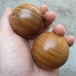 Decorative Figurines Natural Green Sandalwood Solid Wood Balls Handball Wooden Goods.
