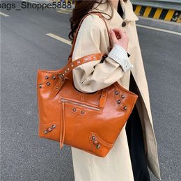 Factory Direct Store Handbag Free Shipping Heavy Industry Rivet Locomotive Bag for Womens 2024 New Trendy and Fashionable Large Capacity One Shoulder Tote