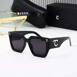 2024 Designer Sunglasses for Women Classic Eyeglasses Goggle Outdoor Beach Sun Glasses for Man Mix Color Optional with Box Polarized Light kgi668