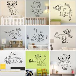 Zaagbladen Lion King Custom Name Vinyl Wall Stickers Cartoon Wallpaper Art Decal Home Decor Baby Room Bedroom Mural Gift