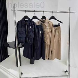 Designer de calças de duas peças feminina Shenzhen Nanyou M Família 24 Primavera/verão Novo casaco curto+saia alta para mulheres U7HK