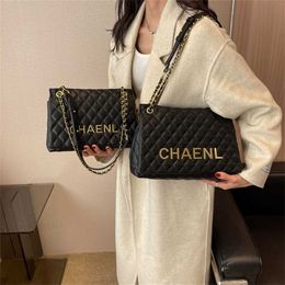 30% OFF Designer bag 2024 Handbags Hot selling Chain for Women with Large Capacity Flip Cap and High Aesthetic Value Underarm Popular on the Internet Handheld Shoulder