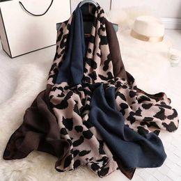 Sarongs 2024 Autumn and Winter Womens Beach High Quality Shawl Cotton Shawl Womens Fashion Shawl Bandana Pashmina Headband Silencer Free Delivery 240325