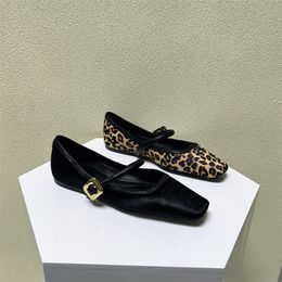 Fashion ladies flat shoes square toe Leopard shoes casual breathable flat shoes outdoor ladies Mary Jane shoes