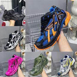 Factory direct sale Hiking Triple Runner S 7.0 Graffiti Womens sports shoes Seventh Generation Man Luxury brand shoes locomotive Black Grey white SIZE 35-46