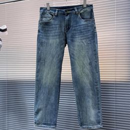 Designer-Herrenjeans, lila Jeans, High Street, lila Jeans für Männer, Trendmarke, Hose, lila Markenjeans, Aufkleber, Blumenmuster, klassisches Buchstabenetikett, Sport-Freizeithose