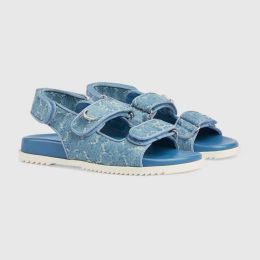 Hellblaue Denim-Sandale, flache Luxus-Designer-Sandalen, berühmte Designer-Damen-Sandale, Sportschuhe, lässige Doppel-Sandale, Sommer-Strand-Schuhe, modische Hardware, Top-Qualität