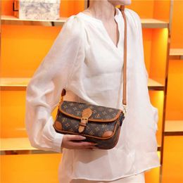 Fanny Pack Designers Sell Unisex Bags From Popular Brands Nurse Bag Retro Print New Light Luxury Trend High-end Versatile One Shoulder Crossbody Womens Small Square