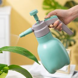 Cans Manual Garden Sprayer Hand Lawn Pressure Pump Sprayer Safety Valve Adjustable Brass Nozzle Watering Can 1L for Home Backyard