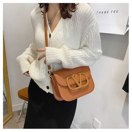 14% OFF Designer bag 2024 Handbags Versatile Autumn/Winter Womens Solid Color Luxury Womens Minimalist and Unique Crossbody Saddle