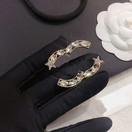 Classic Style Gold-plated Letter Brooch Fashionable Charming Popular In Spring