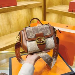 Store Wholesale Designer Bag Shoulder Bag 2024 New Versatile Handheld Small Square Bag Unique Design High Feel Pop Slant Body Old Flower Color Shoulder Bag