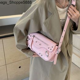 Factory Direct 2024 New Niche Design American Style Underarm Bag with Rivet Oil Wax Pattern Leather Motorcycle Single Shoulder Crossbody