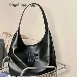 new arrival Designer bag Tote bags Womens Capacity mui Tote Bag Tidal Shoulder Handheld Oblique Cross Underarm Commuter Bag mui bag M 4NB6 U3B7