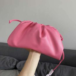 Girl Pouch Armpit Leather Summer Spring Designer Bags 2023 Botteega Hand Fashion Wrinkle Veneeta Single Shoulder Ladies Messenger Cloud Bag Soft Dap Dm8o6ZBU