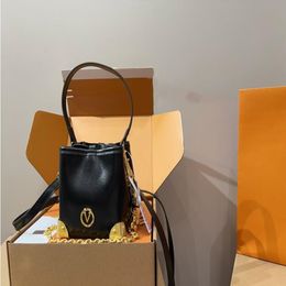 23SS Women's Luxury Designer Backpack Noepurse Cowhide Leather Handbag Simple Design Makeup Bag Women Handbag Pouch Purse Original Gwae