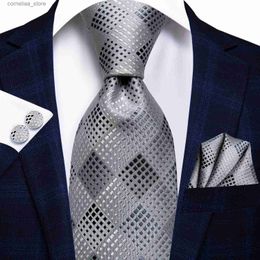 Neck Ties Neck Ties Luxury Silver Blue Plaid Gift Tie For Men Silk Wedding Tie Handky Cufflinks Set Fashion DesignBusiness Party Hi-Tie Dropshipping Y240325