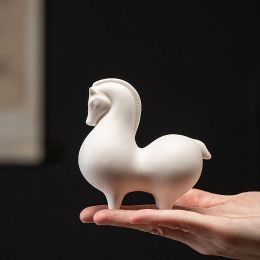 Sculptures Chinese White Porcelain Horse Statue Vintage Horse Decorative Ceramic Art Zen Creative Ornaments Mascot