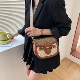 Store Wholesale Designer Bags Shoulder Bag 2024 New Trendy and Fashionable Crossbody Bag Korean Edition Western Style Womens Saddle Wide Shoulder Strap One