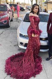 Sparkly Wine Sequin Feather Hem Prom Dresses Off The Shoulder Long Sleeve Black Girls Evening Gowns Burgundy Glitter Mermaid Special Occasion Dress