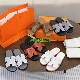 Mens Lzmir Sandals Leather Slippers Summer SoftSole European Station 2024 New Summer Solid Color One Word Tuo Family Slippers Mens Genuine Le have logo HB50