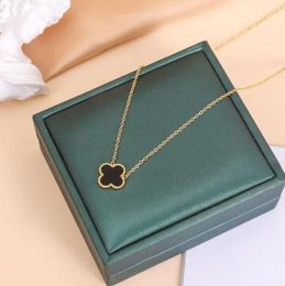 Naszyjniki klasyczny Van Clover 18K Gold Naszyjnik projektant biżuterii dla kobiet Tytanium Steel Połączona złota nigdy nie zanikła alergiczna pudełko