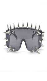 2020 Rivet Spike Decoration Windproof hip hop men Punk Sunglasses Goggles Fashion Women Stage Bar Party Sun Glasses FML14820173