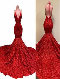 2022 Sexy Backless Red Prom Dresses Halter Deep V Neck Sequined Lace Appliques Sequins Mermaid Evening Dress Rose Ruffles Special 1426015