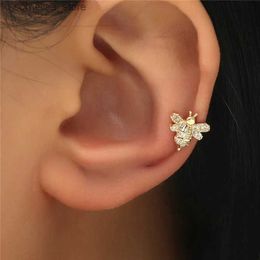 Ear Cuff Ear Cuff INS Equity Little Bee Ear Clip for Women No Earhole French style exquisite and niche personalized earrings jewelry Y240326