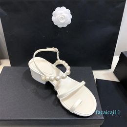 2024 Luxury Crystal Calf leather quilted Platform lady casual sandal black shoes Designer Women Flat sandals 35-41