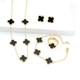 Trendy Four Leaf Clover Jewellery Set Non Tarnish 18k Gold Plated Hypoallergenic Double Side Shell