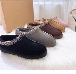 Kids Boy girl children tasman slippers boots Sheepskin Plush fur keep warm boots with card dustbag Ankle Soft comfortable Casual shoes Beautiful gifts 57