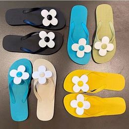 Verão Flor Flip Womens Clip Toe Soft Bottom Slide Womens Cute Flower Anti Slip Beach Slide Sandálias 240326