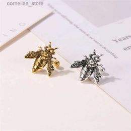 Ear Cuff Style Retro Bird Bee Leaf Earrings with no Perforated Cuff Clip Earrings Suitable for Womens Fashion Punk Small Carved Rose U-shaped Earrings Y240320