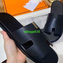 Mens Lzmir Sandals Leather Slippers Summer SoftSole 2024 New Genuine Leather Fashionable Slippers for Mens Sandals Flat Bottom One Line Sand have logo HB65