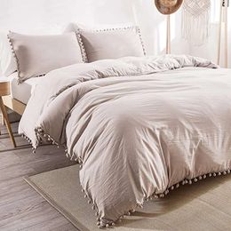A Simple Nordic Bedding Set with Tassel Covers, High-quality Sheets, Large Down Duvet, King Size Bed