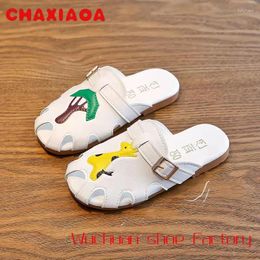 Slippers Children's 2024 Summer Arrival -border Girls Cartoon Fashion Flat Metal Button Hollow Out Home Casual Shoes