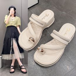 2024 summertime Women Comfortable Outdoor Sandals Broad foot Casual rhinestone elegance Slippers Round on Plus Size Sandalias Mujer 38-40